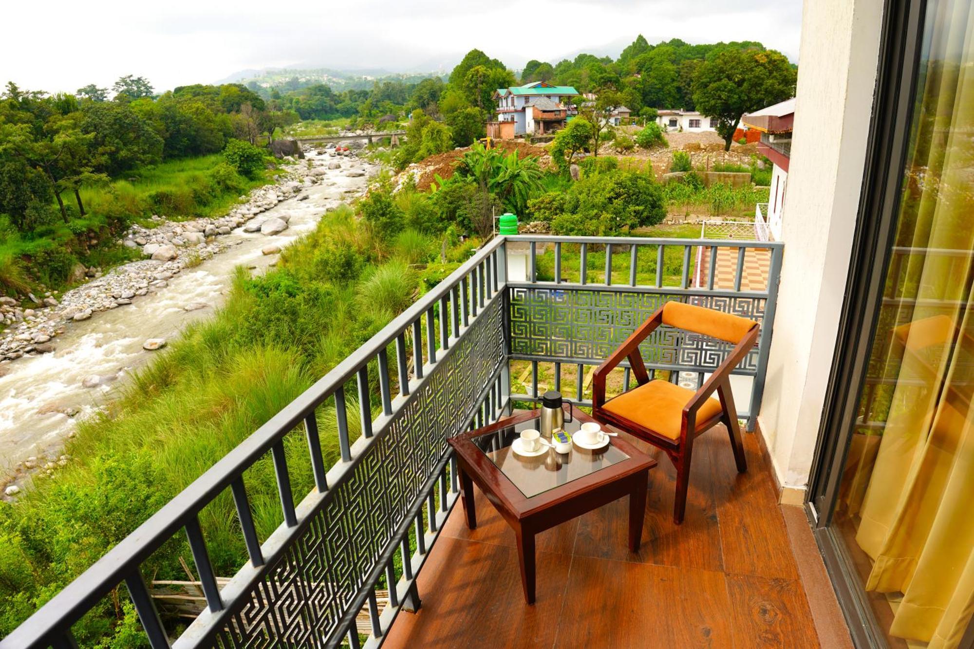 Aachman River And Valley View Resort Dharamshala - A Riverside Resort With Balcony View Extérieur photo