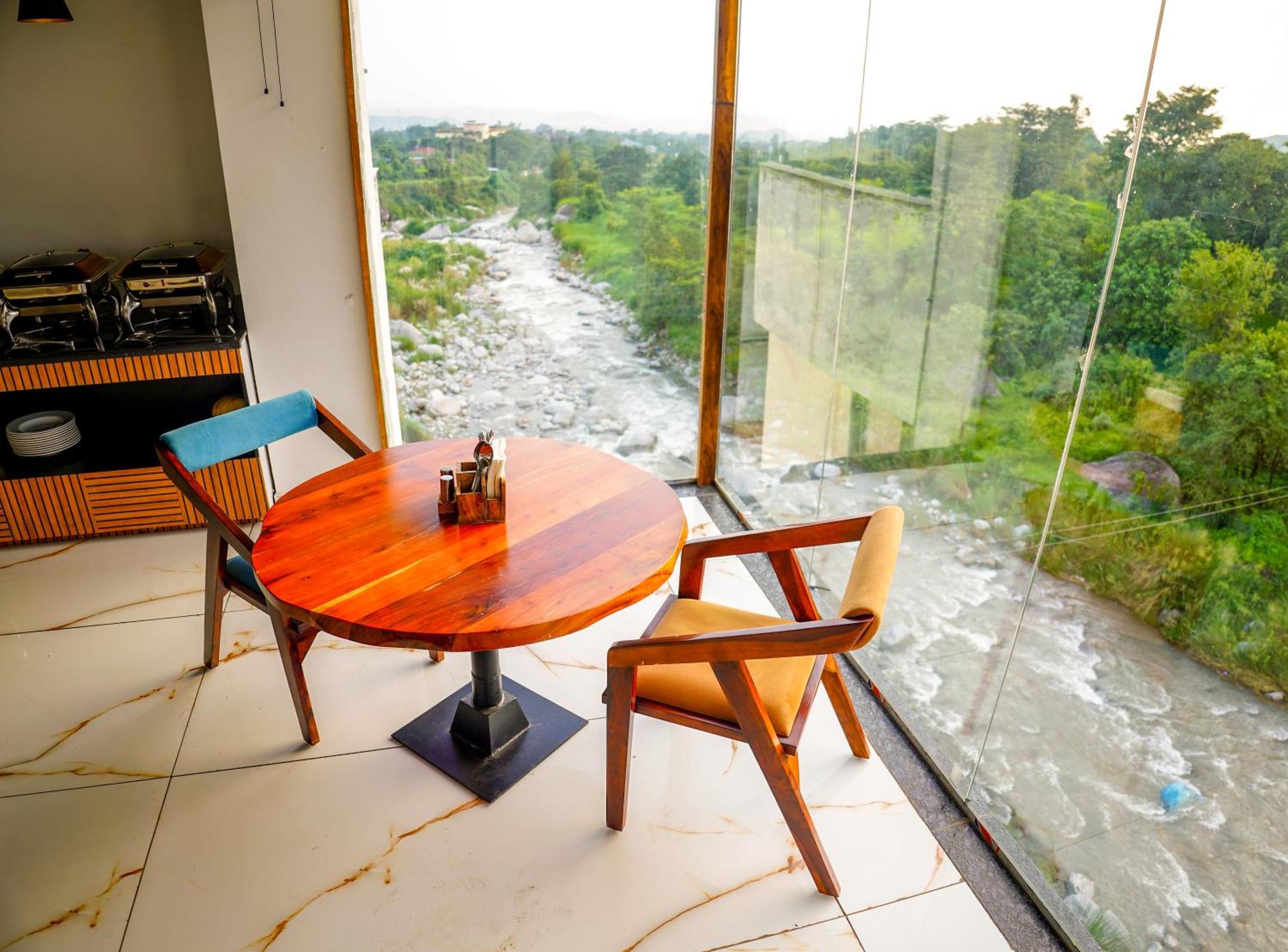 Aachman River And Valley View Resort Dharamshala - A Riverside Resort With Balcony View Extérieur photo